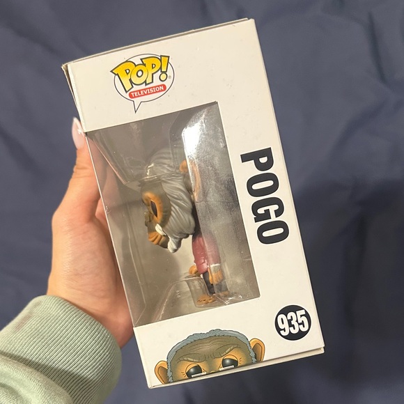 Funko Pop The Umbrella Academy Pogo in Gray and Brown - Picture 4 of 5